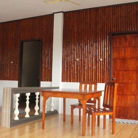 Maya Guest House - Sipaway Island San Carlos  エクステリア 写真
