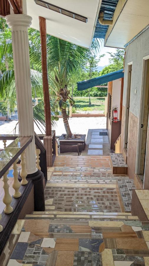 Maya Guest House - Sipaway Island San Carlos  エクステリア 写真