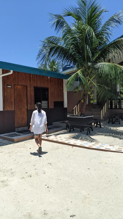 Maya Guest House - Sipaway Island San Carlos  エクステリア 写真