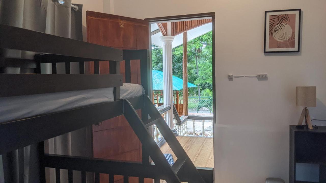 Maya Guest House - Sipaway Island San Carlos  エクステリア 写真